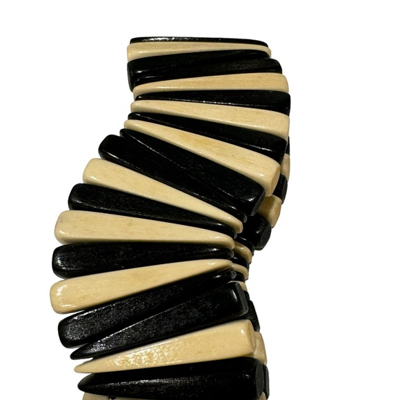 Gorgeous black and ivory colored wooden stretch cuff bracelet. EUC - Picture 4 of 4
